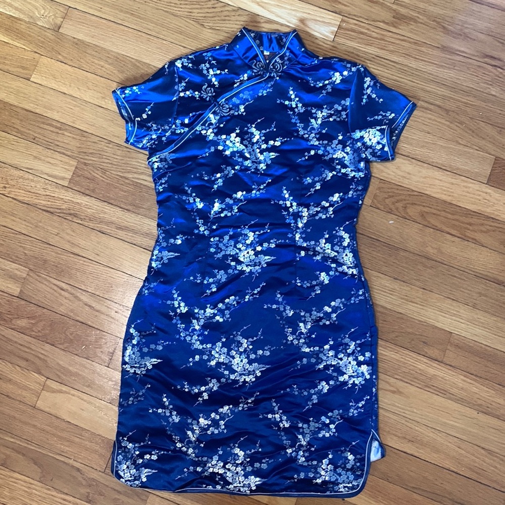 Traditional Chinese Blue Silk-Like Dress - Cheongsam/Qipao (US XS)